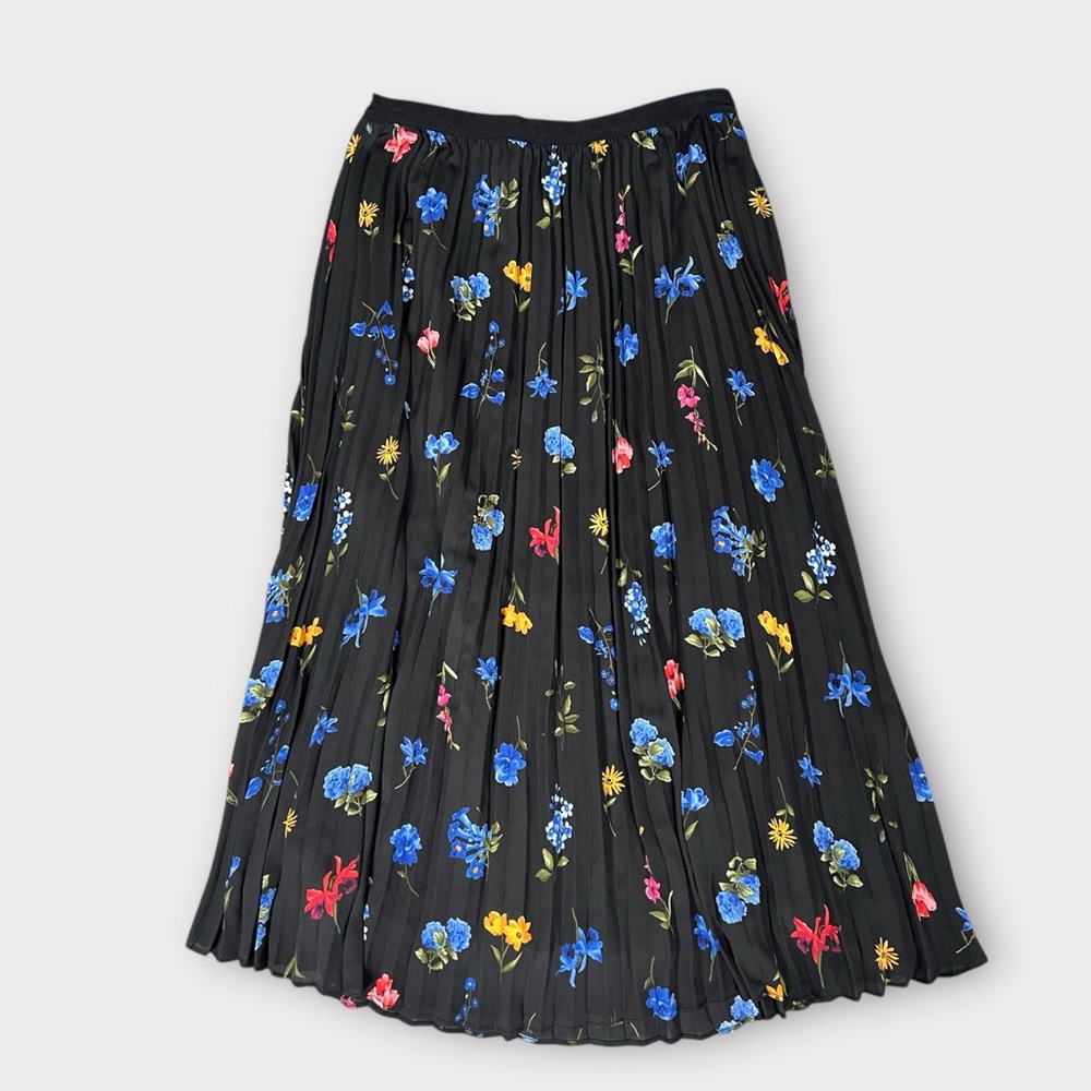 Tahari Floral on Black Pleated Skirt sz M
